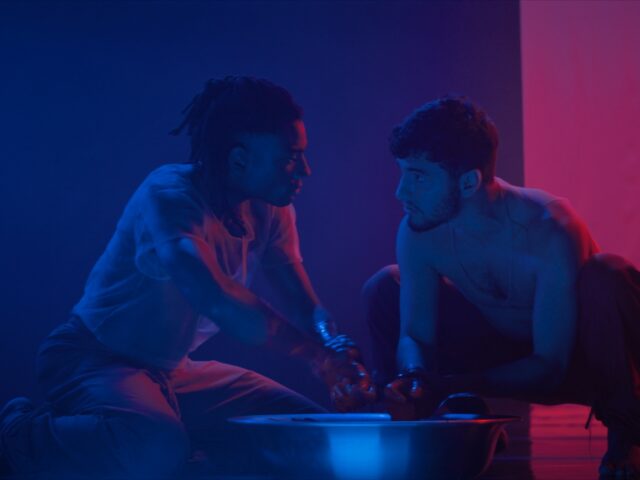 Night Stage: deseo, ambición y un espiral de sombras