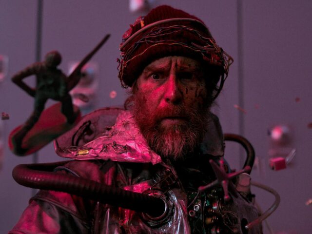 Buena suerte, diviértete, no mueras: una fábula caótica sobre el mundo que ya estamos habitando